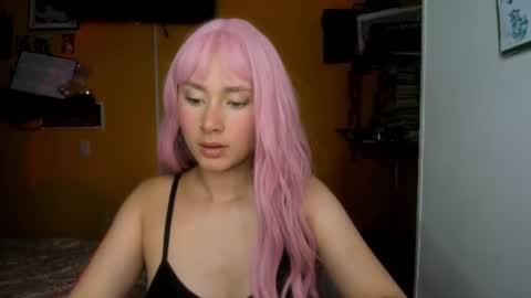 Snapshot of bella__w chatting on August 5, 2026, 5:05 pm Zia online show from August 5, 2026, 5:05 pm