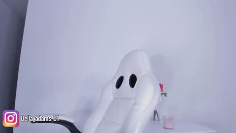 isabella online show from October 4, 2025, 4:43 am