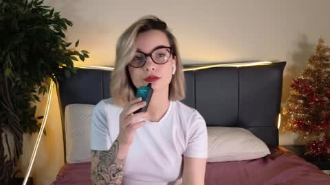 Snapshot of bella_alita chatting on December 6, 2024, 8:40 pm lita online show from December 6, 2024, 8:40 pm
