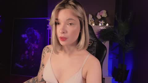 Snapshot of bella_alita chatting on January 15, 2025, 8:37 pm lita online show from January 15, 2025, 8:37 pm