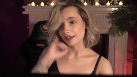 Snapshot of bella_alita chatting on January 19, 2025, 11:32 pm lita online show from January 19, 2025, 11:32 pm