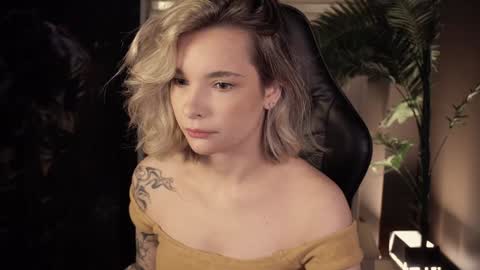Snapshot of bella_alita chatting on January 25, 2025, 8:53 pm lita online show from January 25, 2025, 8:53 pm