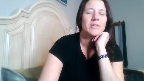 Snapshot of bella_bella17 chatting on March 1, 2025, 1:53 am Bella online show from March 1, 2025, 1:53 am