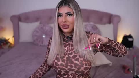 Emma  Bella online show from April 17, 2026, 9:40 pm