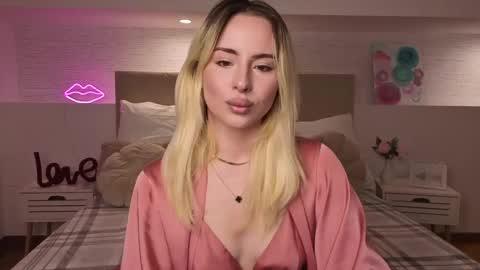 Bella online show from May 1, 2026, 7:18 pm