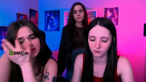 Bella online show from May 11, 2026, 4:04 pm