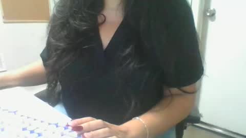 Snapshot of bella_dulce chatting on November 5, 2025, 6:41 pm bella_dulce online show from November 5, 2025, 6:41 pm