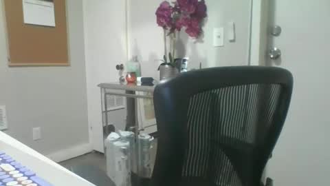 Snapshot of bella_dulce chatting on November 6, 2025, 6:42 pm bella_dulce online show from November 6, 2025, 6:42 pm