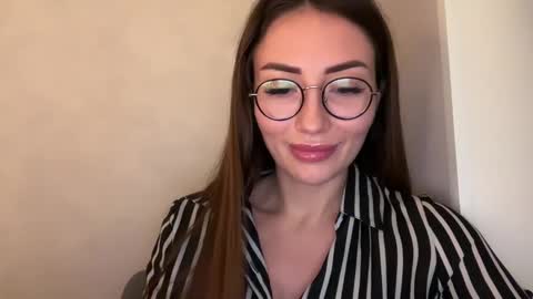 bella_foxxi online show from December 7, 2024, 1:07 pm