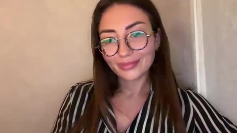 bella_foxxi online show from December 7, 2024, 4:14 pm