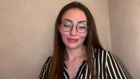 bella_foxxi online show from December 13, 2024, 6:38 pm