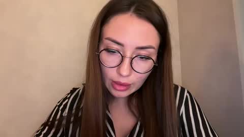 bella_foxxi online show from December 13, 2024, 9:41 pm