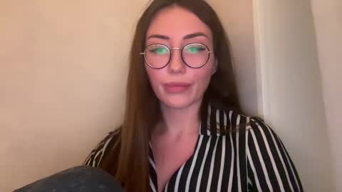 bella_foxxi online show from December 25, 2024, 7:56 pm