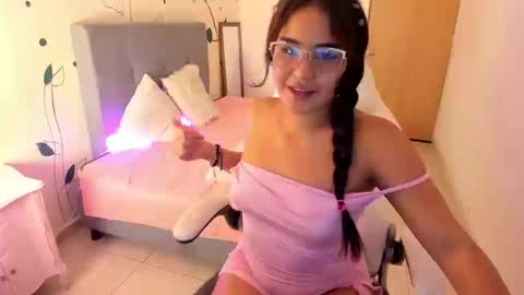 bella_jadee online show from March 12, 2026, 4:18 am