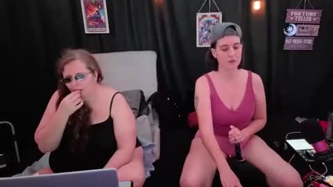 Bella James online show from November 4, 2025, 10:20 pm