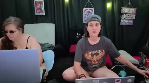 Bella James online show from November 21, 2025, 4:38 pm