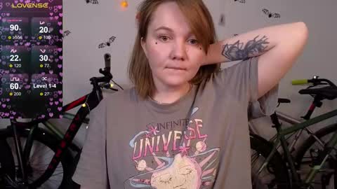 Bella online show from October 28, 2025, 2:59 am