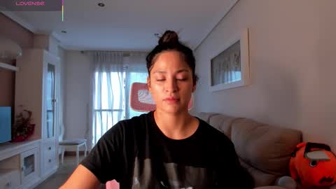 bella_pocahontas3 online show from October 12, 2025, 5:01 pm