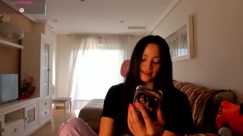bella_pocahontas3 online show from October 13, 2025, 3:12 pm