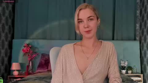 Snapshot of bella_stewartt chatting on September 25, 2025, 12:14 am Bella online show from September 25, 2025, 12:14 am