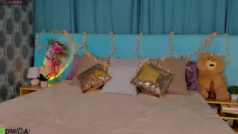 Snapshot of bella_stewartt chatting on October 27, 2025, 12:04 am Bella online show from October 27, 2025, 12:04 am