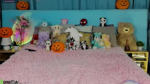 Snapshot of bella_stewartt chatting on October 28, 2025, 12:14 am Bella online show from October 28, 2025, 12:14 am