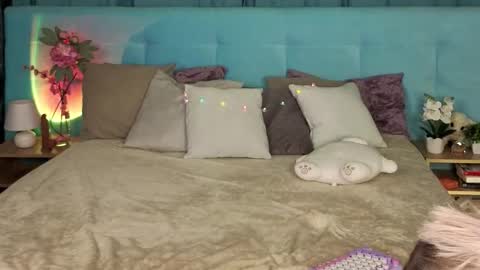 Snapshot of bella_stewartt chatting on November 14, 2025, 12:20 am Bella online show from November 14, 2025, 12:20 am