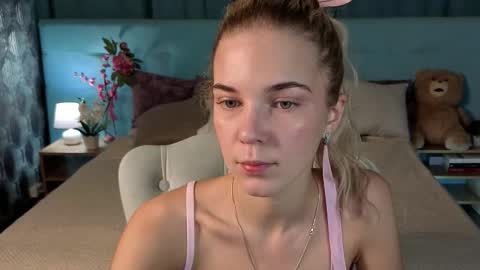 Snapshot of bella_stewartt chatting on November 21, 2025, 1:04 am Bella online show from November 21, 2025, 1:04 am