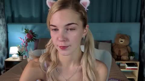 Snapshot of bella_stewartt chatting on December 1, 2025, 11:10 pm Bella online show from December 1, 2025, 11:10 pm