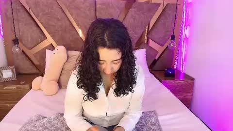 Snapshot of bella_swwan_ chatting on July 9, 2026, 2:32 pm Bella Swwan online show from July 9, 2026, 2:32 pm