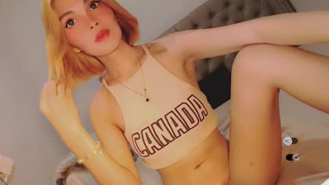 Bella online show from February 3, 2025, 10:43 pm