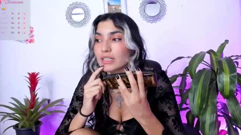 Bella online show from February 6, 2025, 10:53 pm