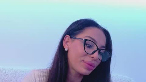 Bella online show from October 20, 2025, 7:58 pm