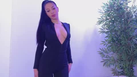 Bella online show from March 2, 2026, 8:59 pm