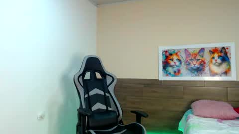 bella_warzon online show from June 27, 2026, 4:39 am