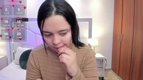  Bella Hadid  online show from September 27, 2025, 11:26 am