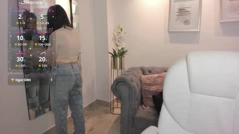 Bella Hadid  online show from October 2, 2025, 11:17 am