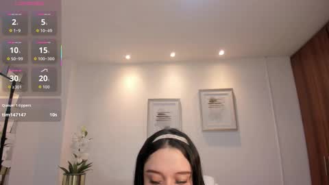  Bella Hadid  online show from October 5, 2025, 11:24 pm