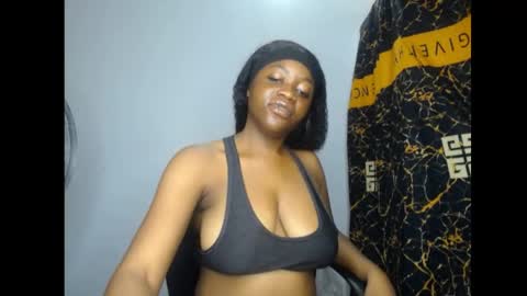 Snapshot of bellababy7 chatting on June 7, 2026, 6:33 pm bella online show from June 7, 2026, 6:33 pm