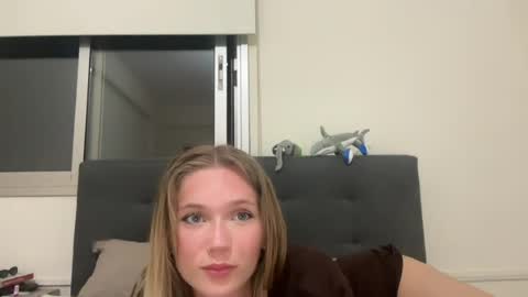 Snapshot of bellabloomx chatting on May 26, 2026, 5:53 pm Bella Bloom online show from May 26, 2026, 5:53 pm