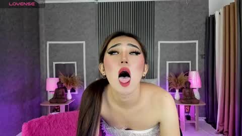 Bella online show from March 7, 2025, 6:33 pm