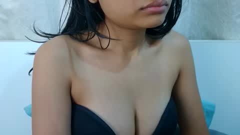 bellacrystall online show from February 15, 2026, 3:03 am