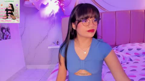 bellagreen_ online show from September 17, 2025, 8:54 pm