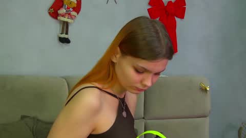 BellaMarebelle online show from December 22, 2025, 4:09 am