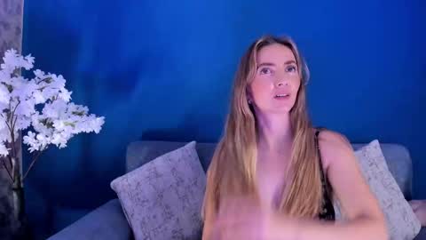 Snapshot of bellamariex chatting on October 3, 2025, 11:35 pm Bella Marie online show from October 3, 2025, 11:35 pm