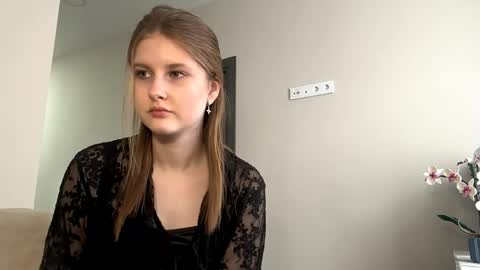 bellamore090 online show from April 25, 2026, 1:41 pm