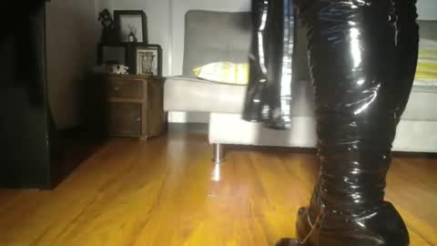 Snapshot of bellangel_ chatting on January 26, 2025, 1:20 am Camille online show from January 26, 2025, 1:20 am