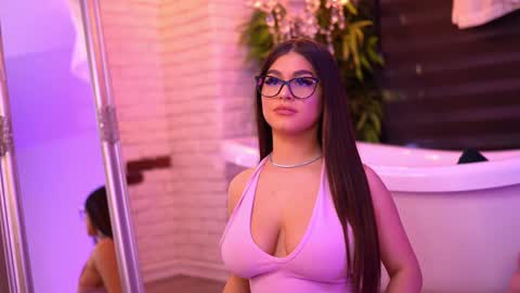 Bella online show from October 8, 2025, 5:10 pm