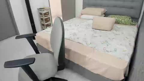 Snapshot of bellaprettty chatting on January 14, 2025, 5:45 pm Bella  Angelycal online show from January 14, 2025, 5:45 pm