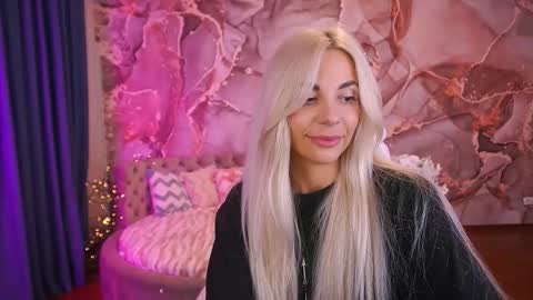 Bella online show from October 27, 2025, 2:04 am